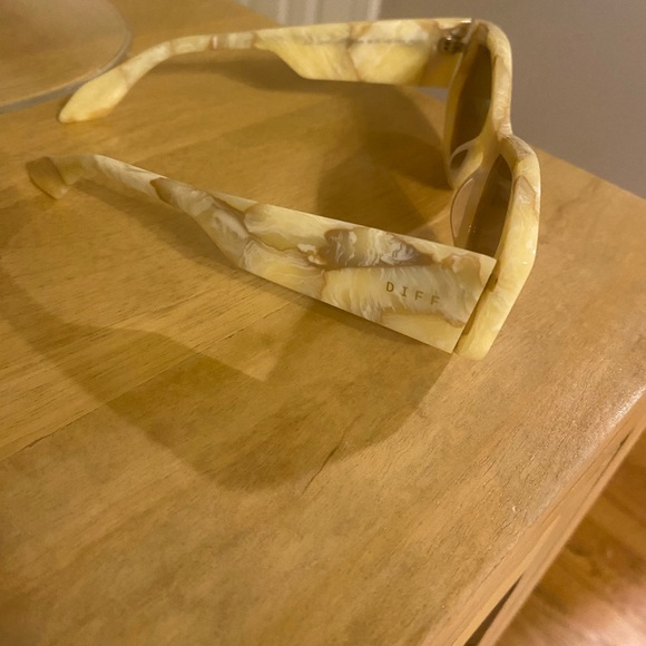Diff Sunglasses Zoe Milk-N-Honey new in case - Picture 6 of 12